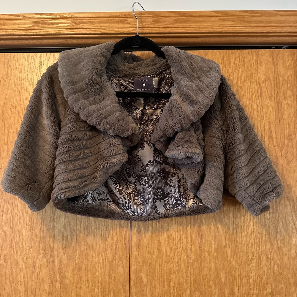 Forever 21 Faux Fur Coat - Medium (EUC)